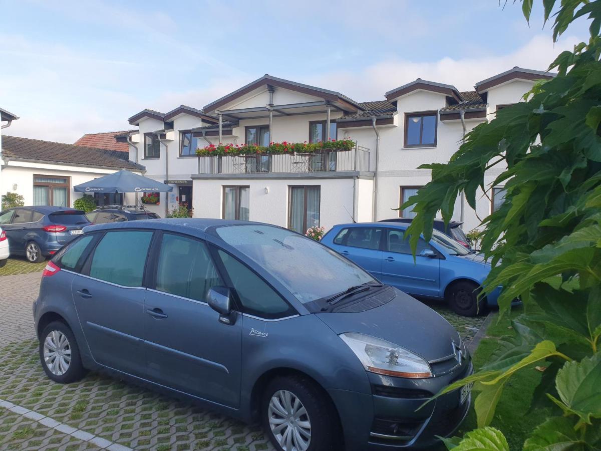 Hotel-Pension Pastow Garni Broderstorf Ngoại thất bức ảnh