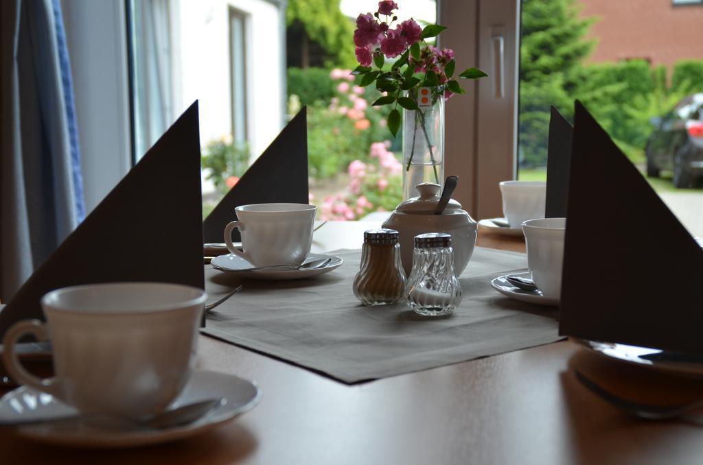 Hotel-Pension Pastow Garni Broderstorf Ngoại thất bức ảnh