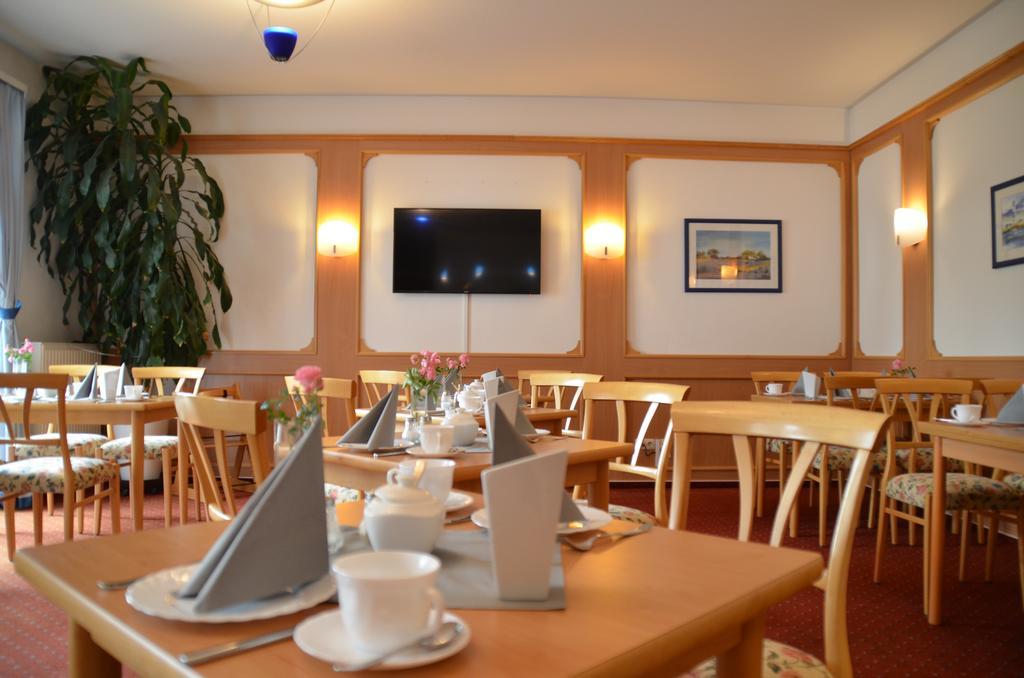 Hotel-Pension Pastow Garni Broderstorf Ngoại thất bức ảnh