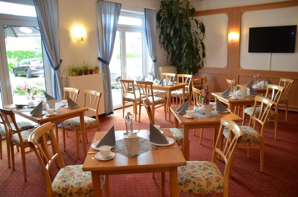 Hotel-Pension Pastow Garni Broderstorf Ngoại thất bức ảnh