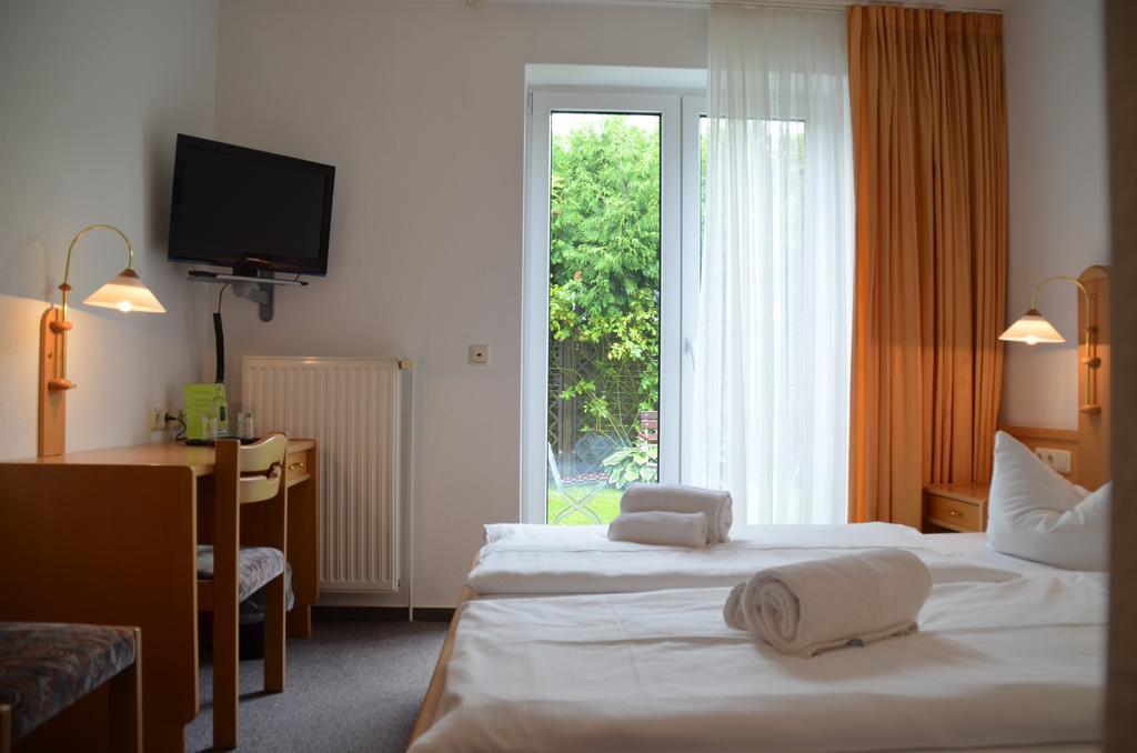 Hotel-Pension Pastow Garni Broderstorf Ngoại thất bức ảnh