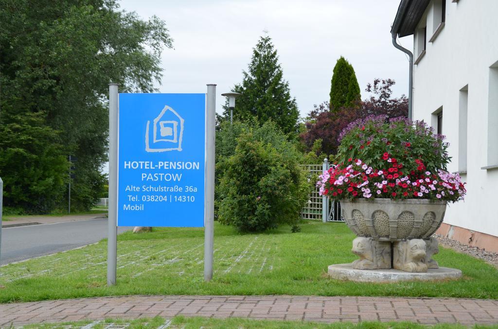 Hotel-Pension Pastow Garni Broderstorf Ngoại thất bức ảnh