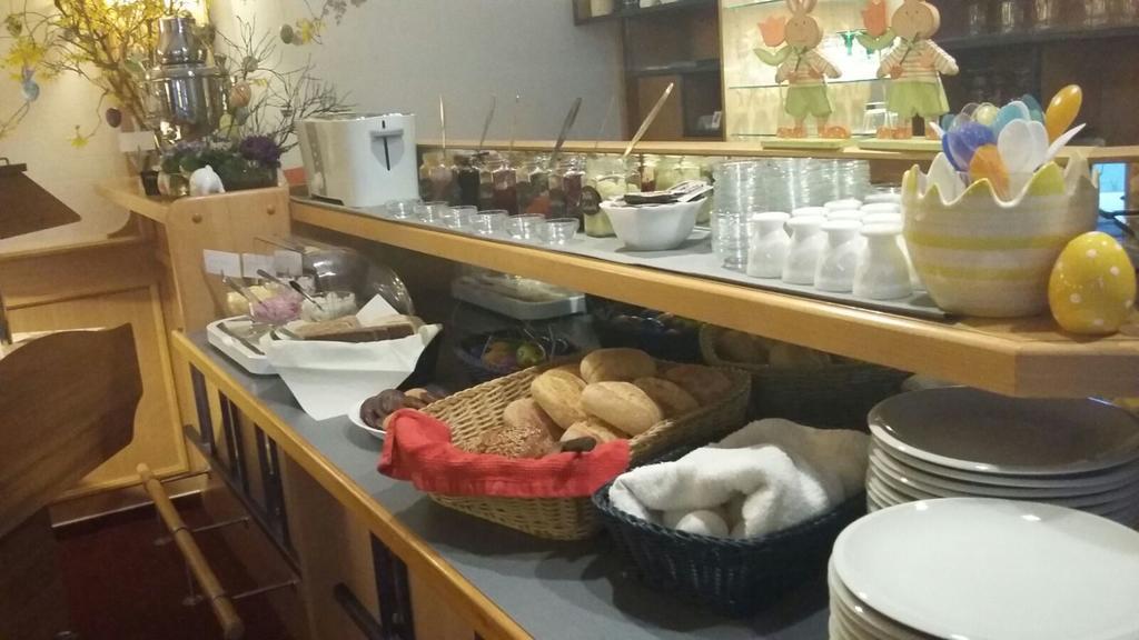 Hotel-Pension Pastow Garni Broderstorf Ngoại thất bức ảnh