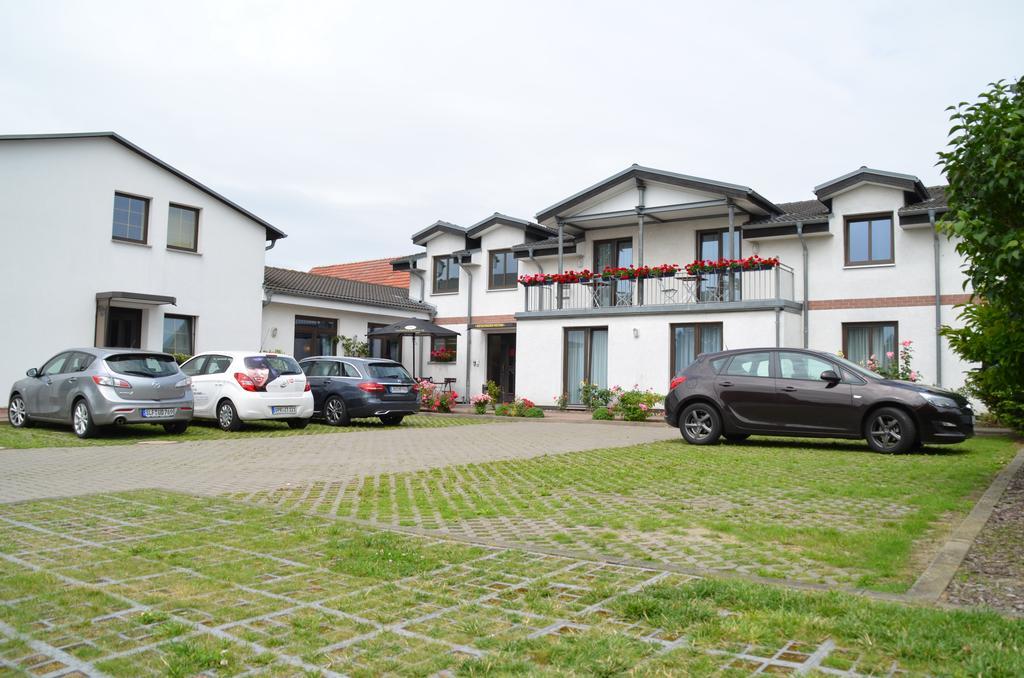 Hotel-Pension Pastow Garni Broderstorf Ngoại thất bức ảnh