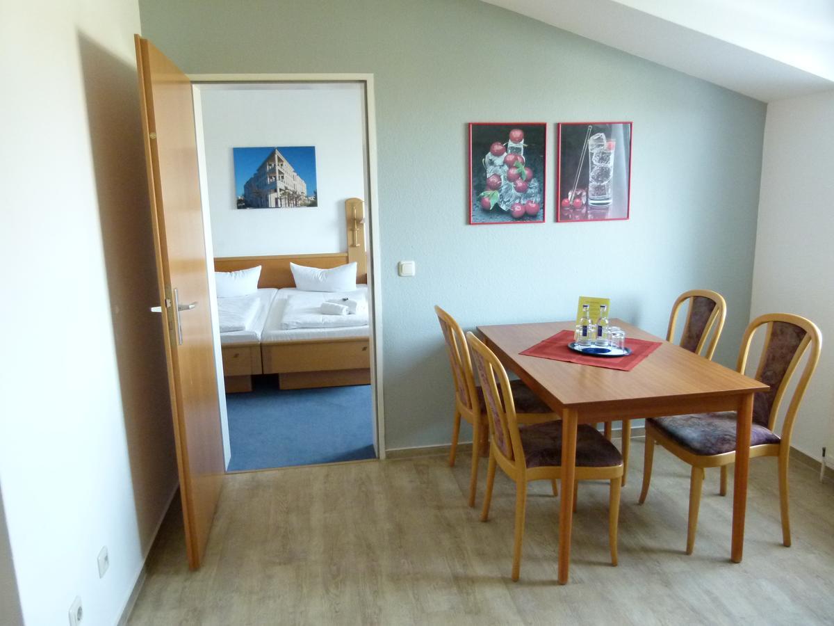 Hotel-Pension Pastow Garni Broderstorf Ngoại thất bức ảnh