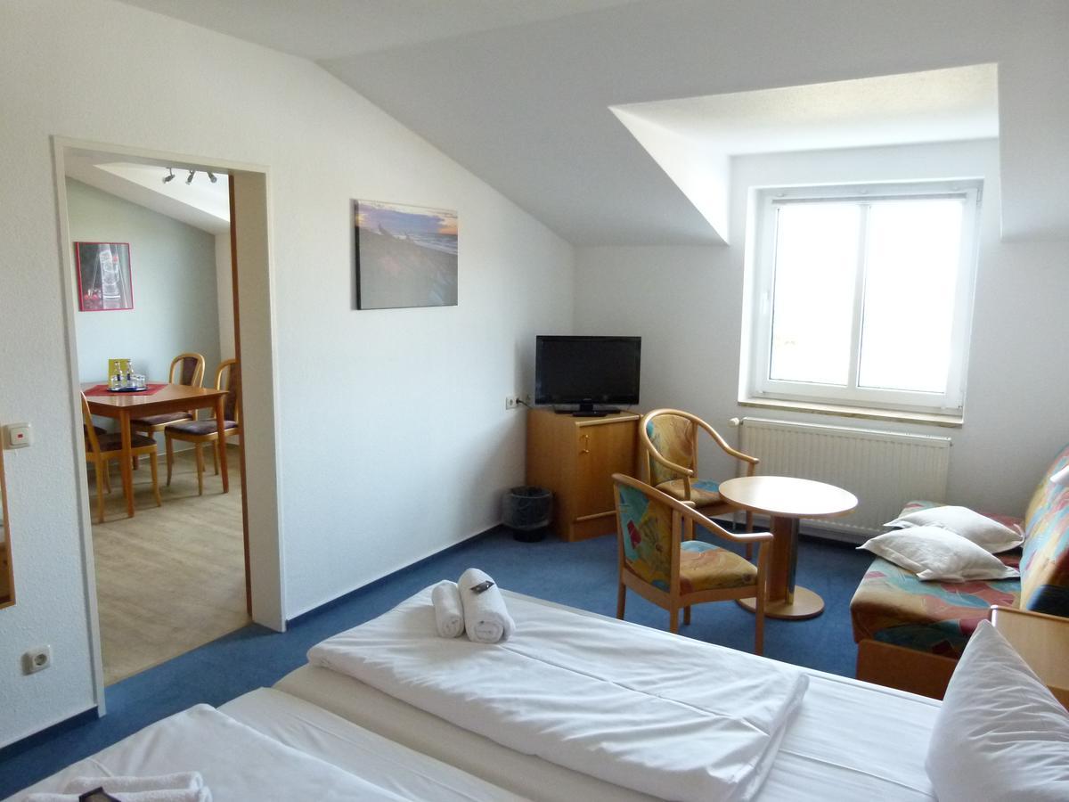 Hotel-Pension Pastow Garni Broderstorf Ngoại thất bức ảnh